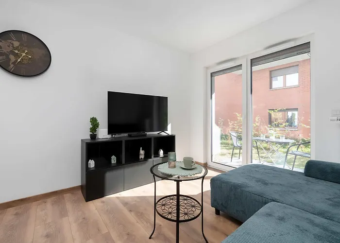 Elegant White With Terrace & Parking In By Renters Apartamento *