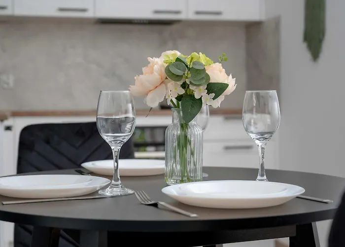 Elegant White With Terrace & Parking In By Renters Apartamento