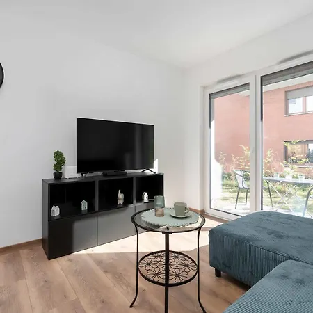 Elegant White With Terrace & Parking In By Renters Appartamento *