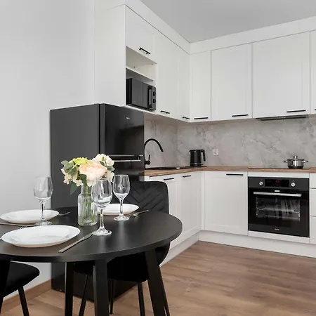 Elegant White With Terrace & Parking In By Renters * Breslavia