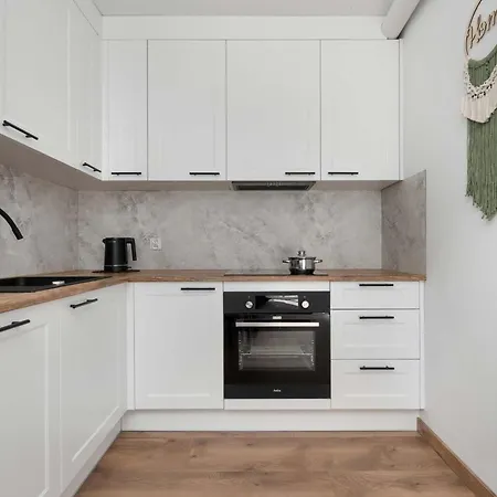 Elegant White With Terrace & Parking In By Renters Appartamento Breslavia