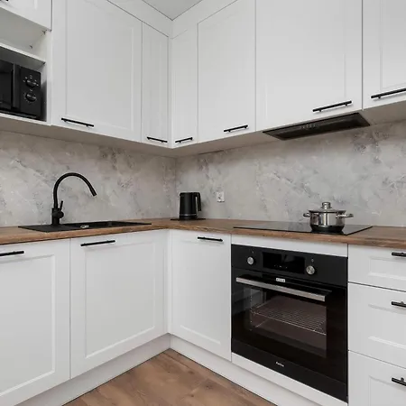 Elegant White With Terrace & Parking In By Renters * Breslavia