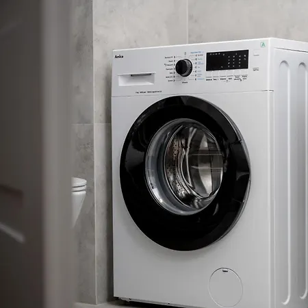 Lejlighed Elegant White With Terrace & Parking In By Renters