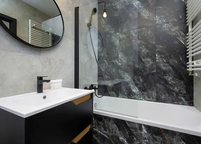 Elegant White With Terrace & Parking In By Renters Βρότσλαβ