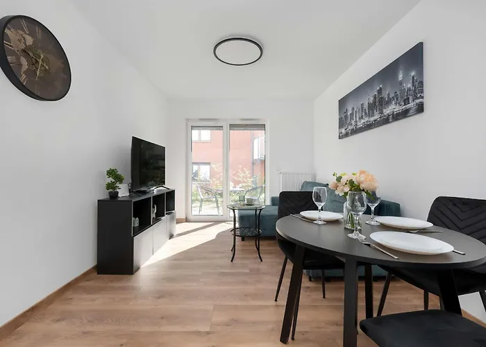 Elegant White With Terrace & Parking In By Renters Βρότσλαβ