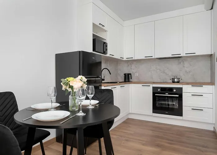 Elegant White With Terrace & Parking In By Renters * Βρότσλαβ
